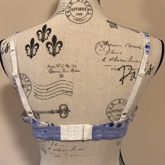 Blue flowery/Lacey bra - Picture 2 of 3